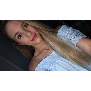 Meet your Posher, Kayla